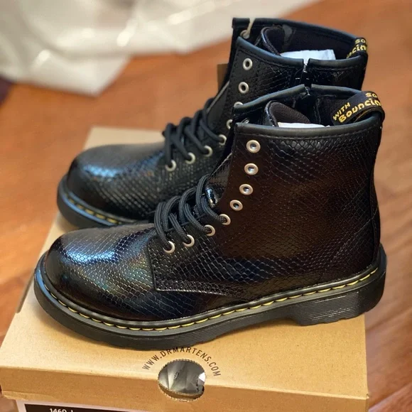 ❌SOLD❌DR. MARTENS JUNIOR 1460 REPTILE EMBOSS LACE UP BOOTS - Picture 3 of 7
